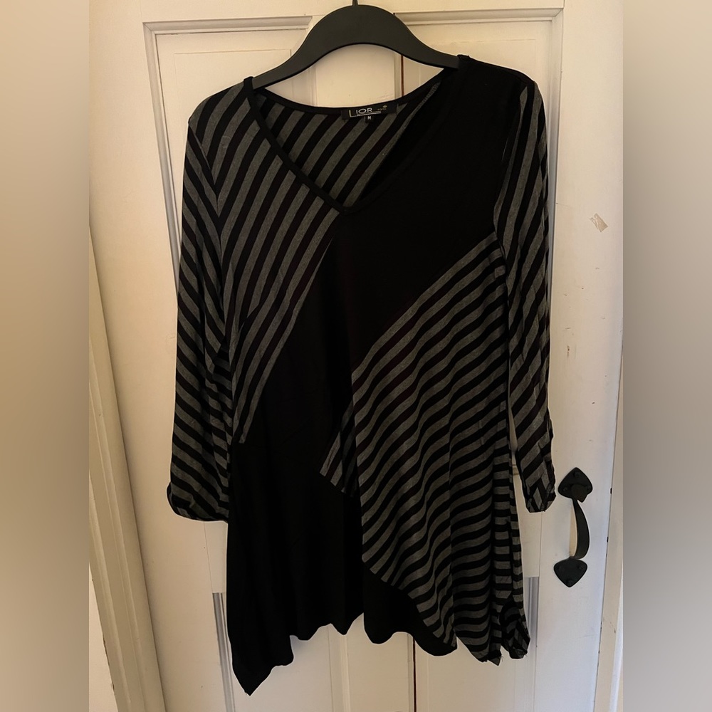 Women’s Lior of Paris Black & Gray Striped Tunic Length Top, Size Medium